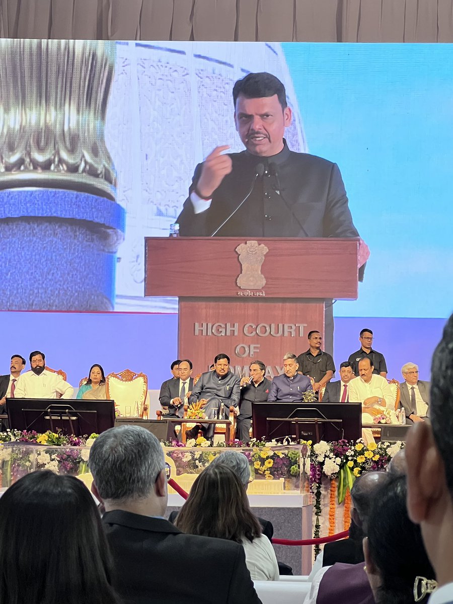 swatidTOI's tweet image. CM Devendra Fadnavis:: 
I would like to request Hafeez Contractor that grandeur of the new #BombayHC complex should be democratic grandly not imperialistic all functional areas should depict democratic concept and convert to all that they will get justice here @TOIMumbai