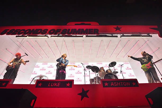 talkfast's tweet photo. EVERYONE’S A STAR BEST ALBUM ROLL OUT/PROMO FOR 5SOS EVER, LITERALLY MY NO.1 OBSESSION RIGHT NOW https://t.co/wql3j70CB3