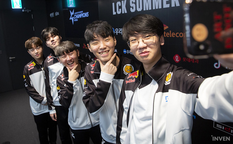 YamatoMebdi's tweet photo. DRX2020: 
If someone told me that (if ever) the last one to win a championship in this bunch would be Chovy I would have called you crazy https://t.co/QWSTpK1U39