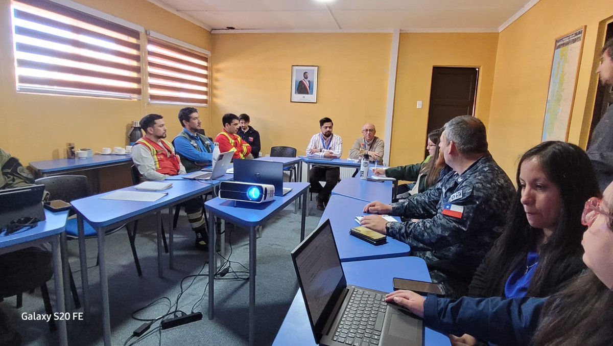 senapredaysen's tweet photo. Durante la mañana participamos del #COGRID Provincial de General Carrera encabezado por el Delegado de @DPPGralCarrera  y cuyo objetivo fue reforzar la coordinación y preparación interinstitucional ante la próxima temporada de mayor riesgo de incendios forestales 2025–2026. https://t.co/r3Ihsldmy7