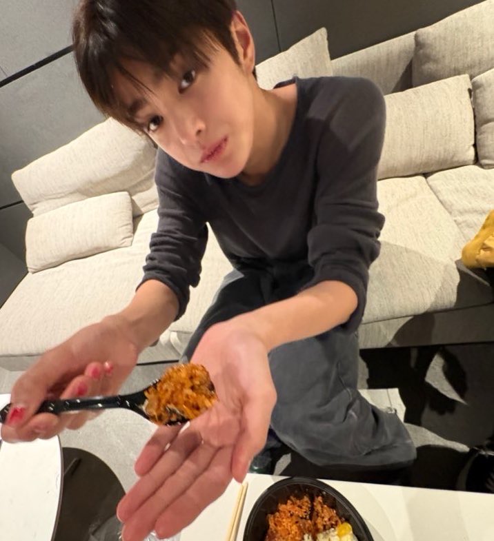 สิ่งที่น่ารักก้คือกอนโฮชอบข้าว แล้วสิ่งที่ชอบทำคือโชว์ให้ดูแบ่งมาป้อน(กล้อง)ตลอด การที่เร้กมานแบ่งปันสิ่งที่ชอบให้คนทางบ้านดูมันเปนอะไรที่น่ารักที่สุดเลยอะ