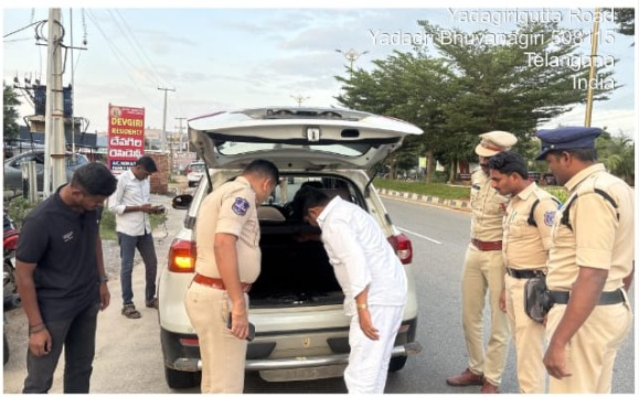 MalkajgiriCop's tweet photo. 🚔 Rachakonda Police – Committed to Your Safety! 🚔

Regular Vehicle Checking Drives are being conducted to:
🔹 Prevent crimes before they happen
🔹 Ensure road safety for all commuters
🔹 Curb drunk driving and rash driving
🔹 Detect illegal activities on the move
💙 Your safety is our top priority! 💙
These checks are not just enforcement — they’re for your protection.
Let’s work together for a safer community.
👉 Cooperate with police checks, stay vigilant, and report any suspicious activity.
Together, we can build a crime-free Rachakonda! 💪
#RachakondaPolice #VehicleChecking #SafetyFirst #YourSafetyOurPriority #StayAlertStaySafe