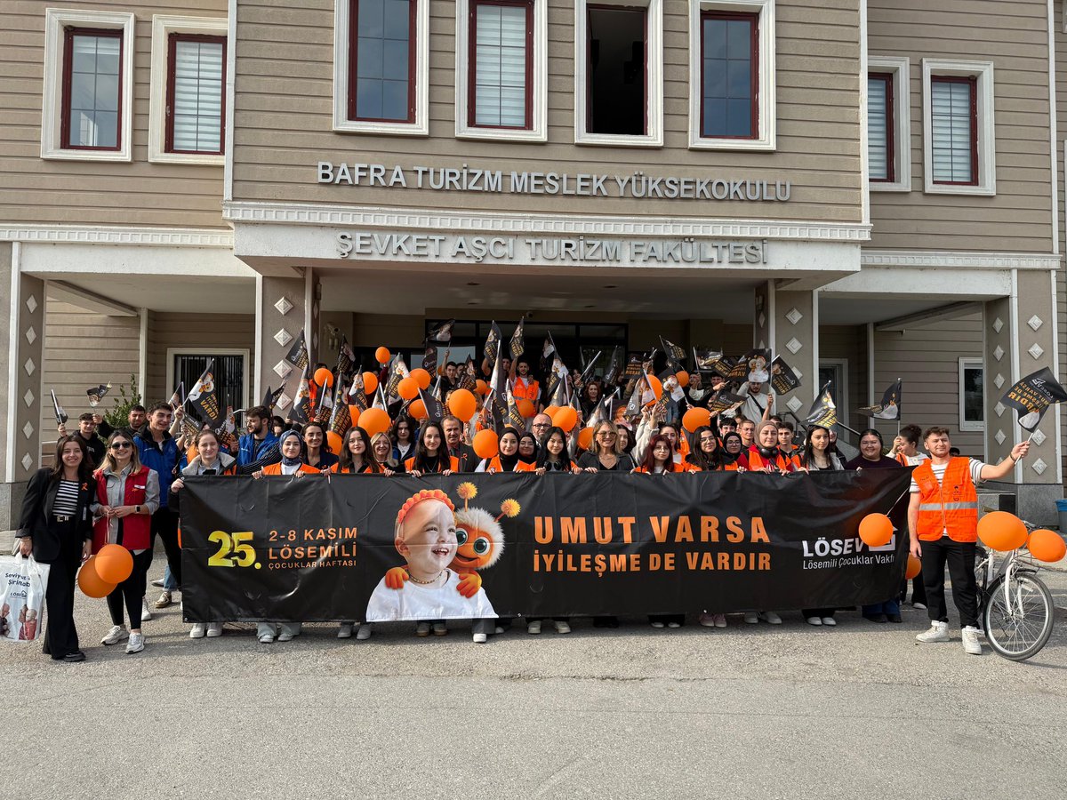 💛 2-8 Kasım Lösemili Çocuklar Haftası kapsamında, LÖSEV aracılığıyla gönüllü gençlerimizle birlikte farkındalık yürüyüşü gerçekleştirdik balonlarımızı uçurduk. 🎈
Minik yüreklerin yüzündeki gülümsemeye ortak olmak, onlara moral ve destek olmak için bir aradaydık. #gsbgm #bafragm