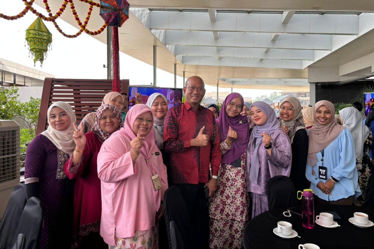mykesuma's tweet image. “TERAS KEHARMONIAN &amp;amp; KEPERCAYAAN: PERHIMPUNAN KESUMA &amp;amp; SAMBUTAN #Deepavali 2025” 🌟  

Datuk Azman Mohd Yusof hadir bersama warga #KESUMA di majlis yang meriah &amp;amp; harmoni, mencerminkan kekuatan Malaysia majmuk berasaskan keharmonian, kepercayaan &amp;amp; kerjasama antara kaum. 🇲🇾