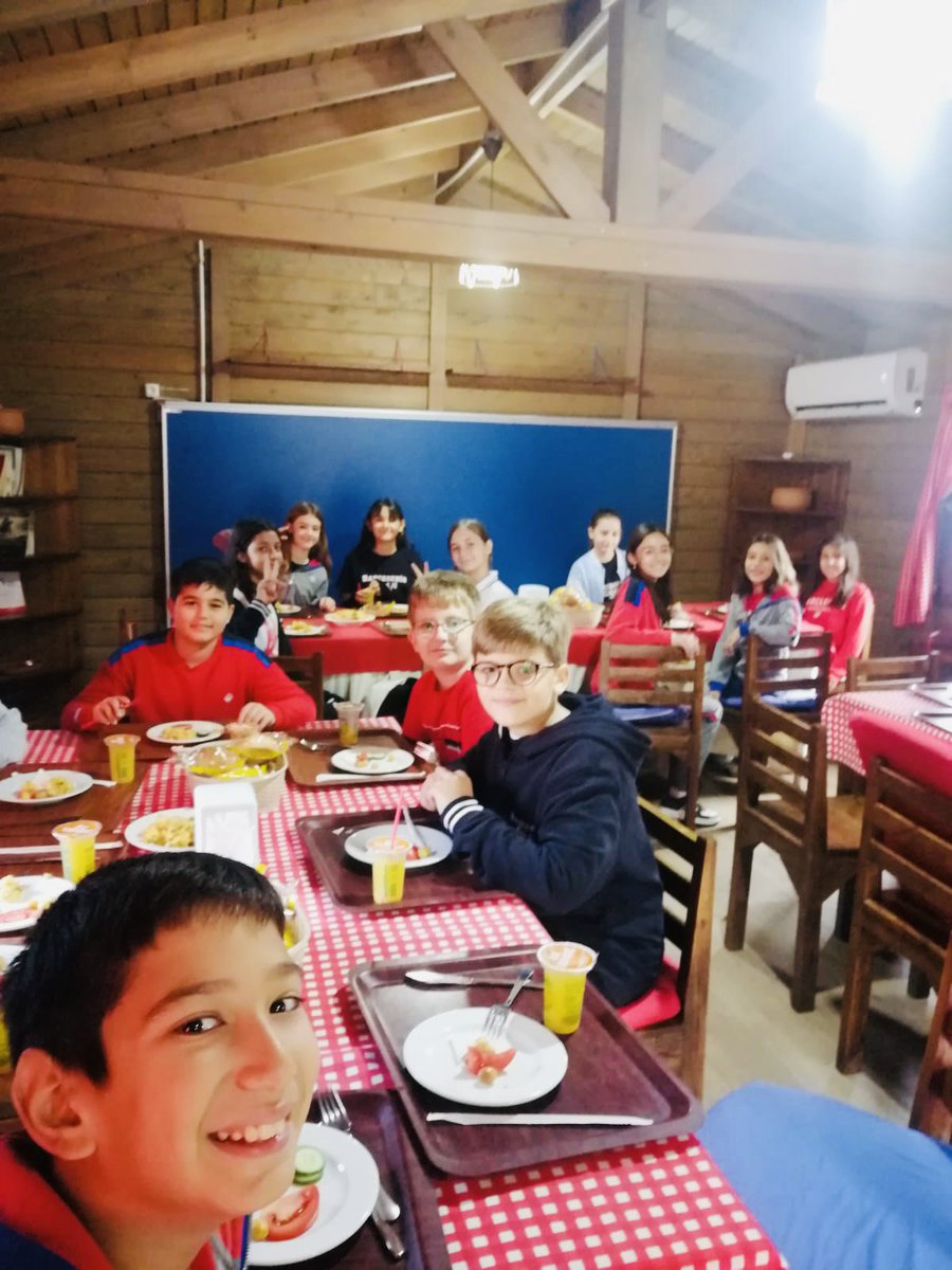 BKkarsiyaka's tweet photo. 5.sınıf öğrencilerimizin Ekolojik Ev Kahvaltı etkinliklerini keyifle tamamladık🥖🥚🥛🥗 https://t.co/nDeFaQ4apq