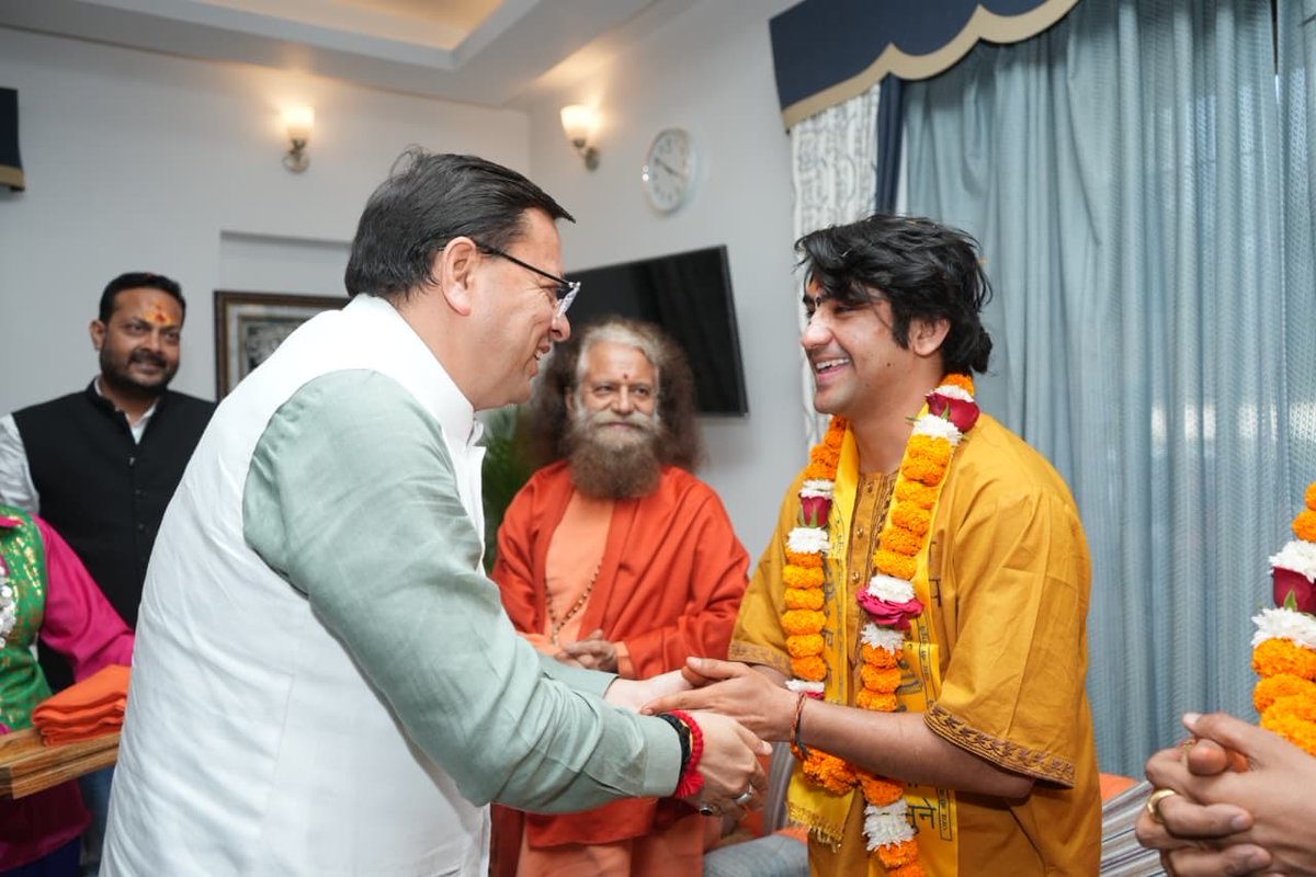 उत्तराखंड के हिंदू गौरव पुष्कर सिंह धामी! “कांवड़ पर पुष्पवर्षा, चारधाम पर भक्ति वर्षा धामी का दिव्य दर्शन!” सनातन उत्सव  #SantoKaAashirwadDhamiKo