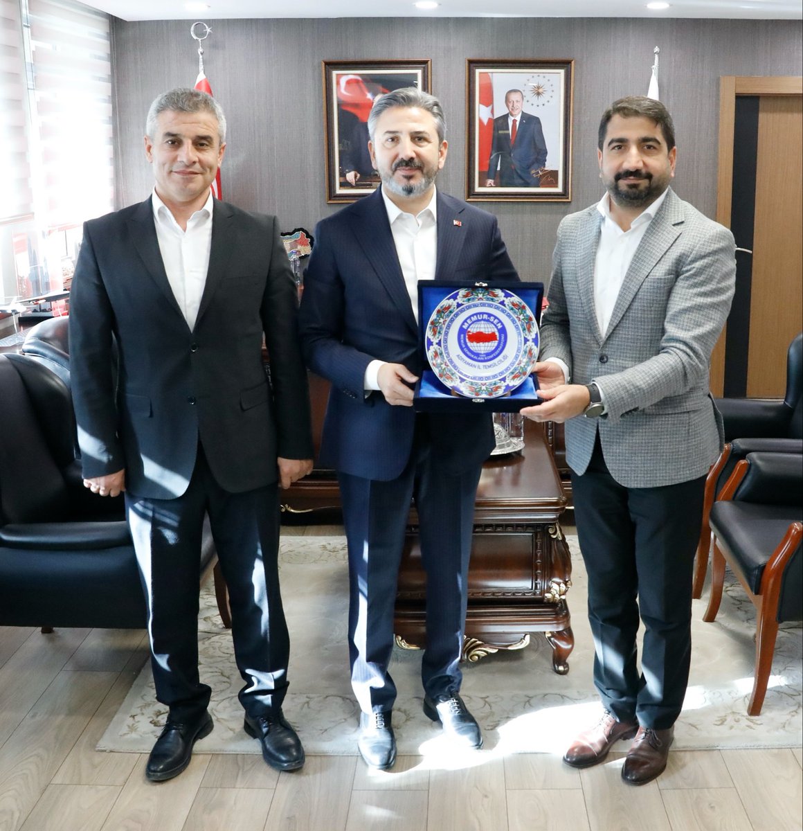 demirmehmet02's tweet photo. Çalışma ve Sosyal Güvenlik Bakan Yardımcımız Sayın Av. Ahmet Aydın’ı Şube Başkan Yardımcımız Ahmet Şahin ile birlikte makamında ziyaret ettik.

Kıymetli Bakanımıza; hoş sohbeti, nezaketi, ilgisi ve duyarlılığı dolayısıyla teşekkür ediyoruz.

@isikhanvedat @MemurSenKonf @csgbakanligi @EgitimBirSen
