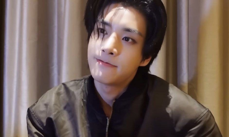 ilovjakez's tweet image. must protect at all costs😞 #JAKE #제이크