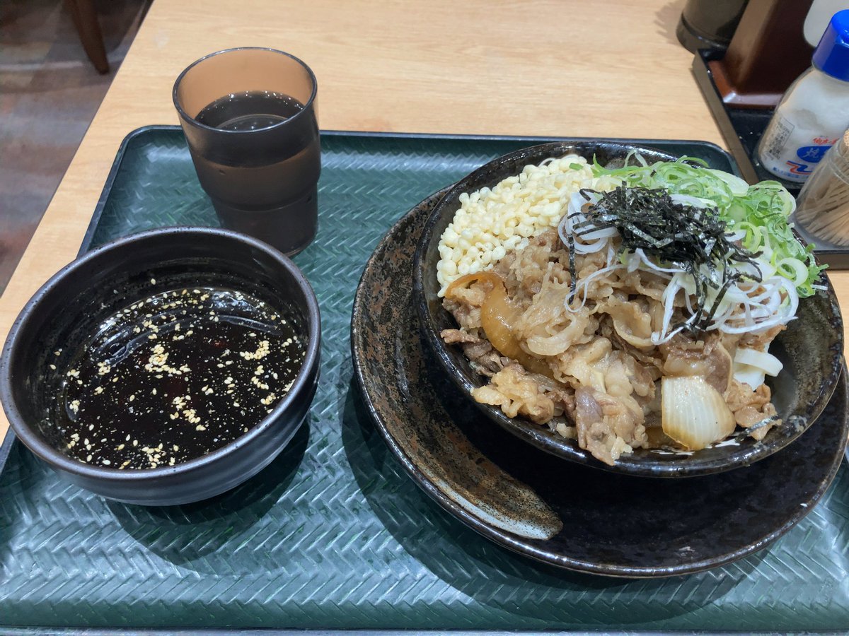 ついでに
はなまるうどん
肉店に寄って
今日もうどんを食べましたσ^_^;