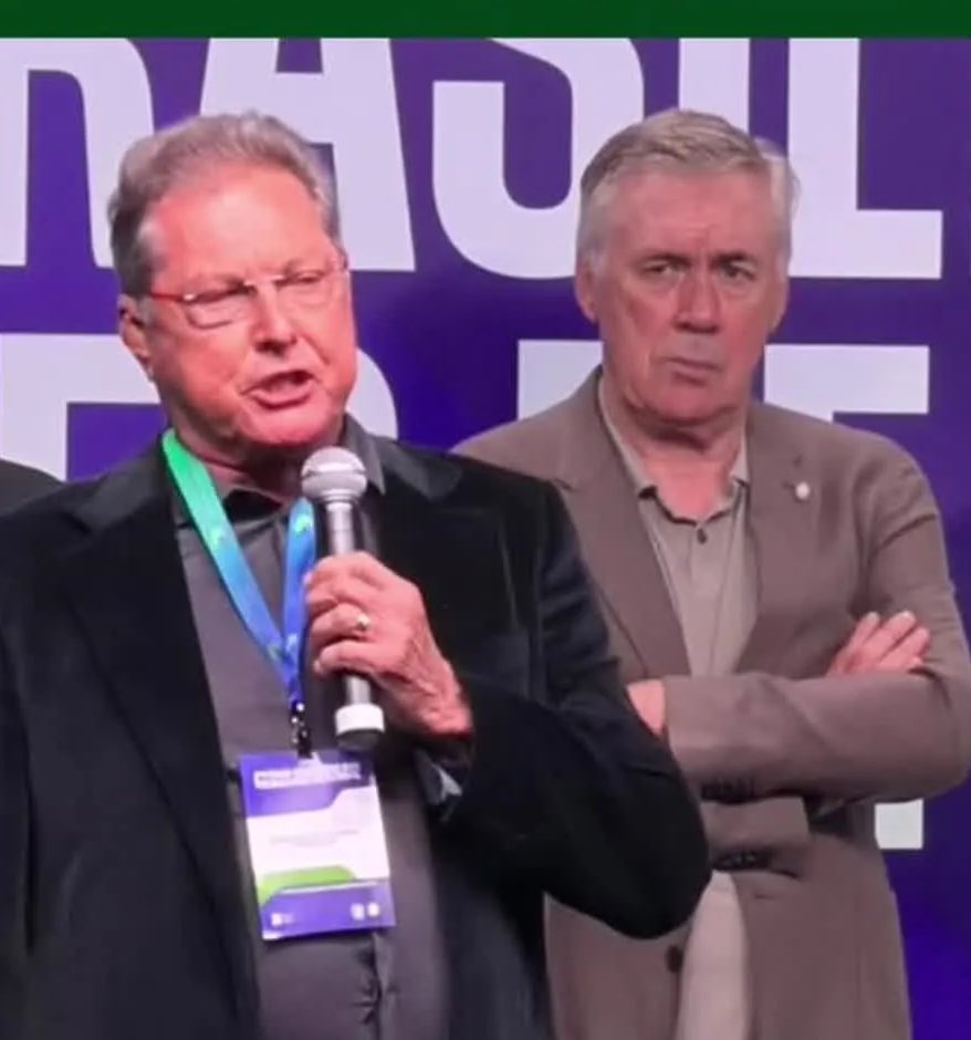 DonaLuciaHexa's tweet image. Emerson Leão - 1 título brasileiro em 2002
Oswaldo de Oliveira - 1 título brasileiro em 1999 

Estes dois senhores, decidiram dar lição de moral na frente do Ancelotti 👍