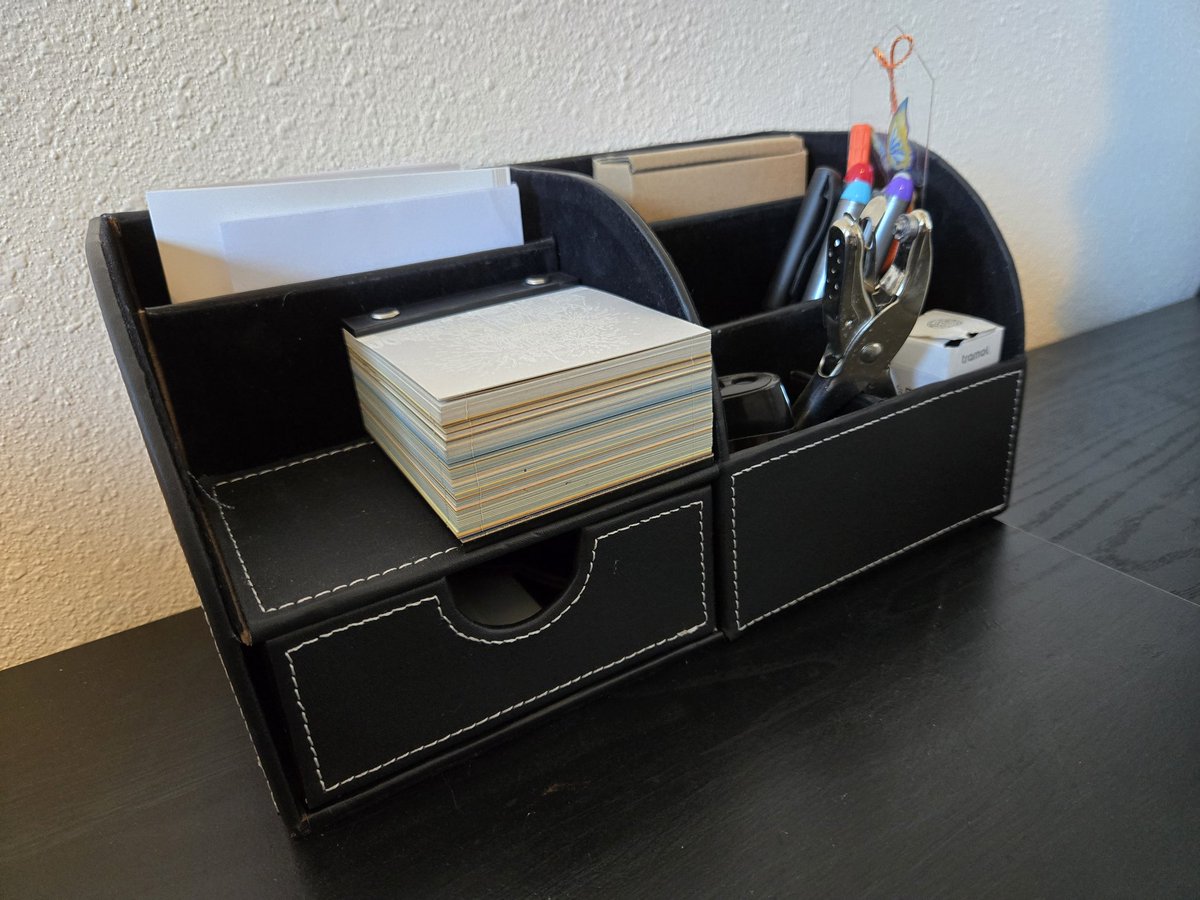 PaintPenPaper's tweet photo. #paintpenandpaper #pen #pencil #penholder #pencilholder #black https://t.co/CdlJy5BBD0