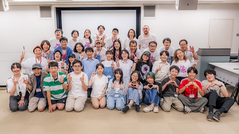 『TIFFティーンズ映画教室2025』🇯🇵 5億点 東京国際映画祭
中学生6人が10分の映画を作る取組の様子を写したメイキングと、彼らの短編3作品の上映会。
毎年面白くてレベルが高いけど、今年はその中でもトップクラスの面白さだった!!
思い返す度に各短編の評価がそれぞれ上がっていく…
#こやま映画