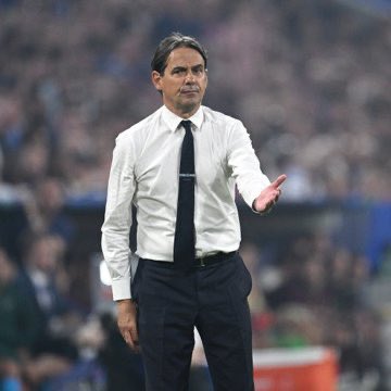 فان دي فين بفكرة الثلاثة دفاع وخصوصاً بالطريقة الي يبني فيها مدرب مثل سيموني انزاغي - وطريقة الاستثنائي ب تفريغ المساحة للرجل الثالث والركض بالمساحة - مع مدافع بسرعة فان دي فين وقدرته على حمل الكرة - حرفياً بيكون ليفل ثاني باستخدام المدافعين