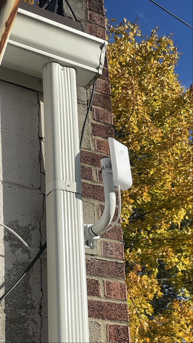 CyberShiftTech's tweet image. We just finished setting up a new point-to-point wireless link for a local company here in Stark County.
Now, both of their buildings can share the same reliable, high-speed network — no trenching, no extra internet bills, and no downtime.

Our team used Ubiquiti gear for this in