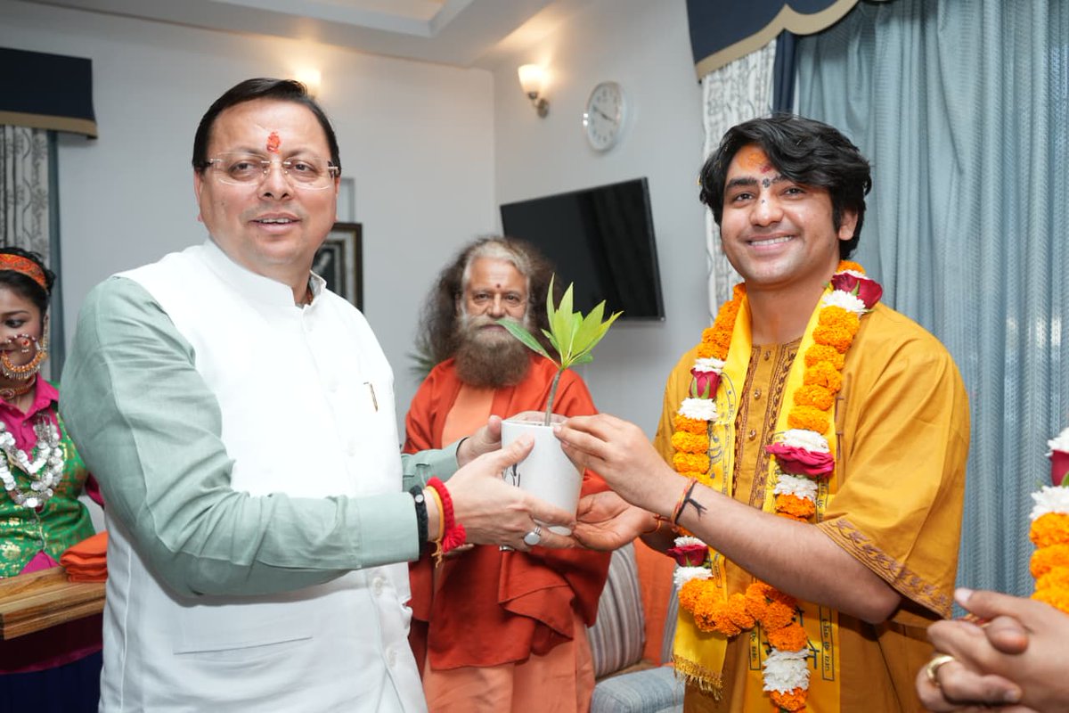 उत्तराखंड के हिंदू हृदय सम्राट पुष्कर सिंह धामी! “नीति में धर्म, शासन में साधना  यही धामी का चमत्कार!” 
संतों का गुणगान 🚩 

<a href="/pushkardhami/">Pushkar Singh Dhami</a>
#SantoKaAashirwadDhamiKo