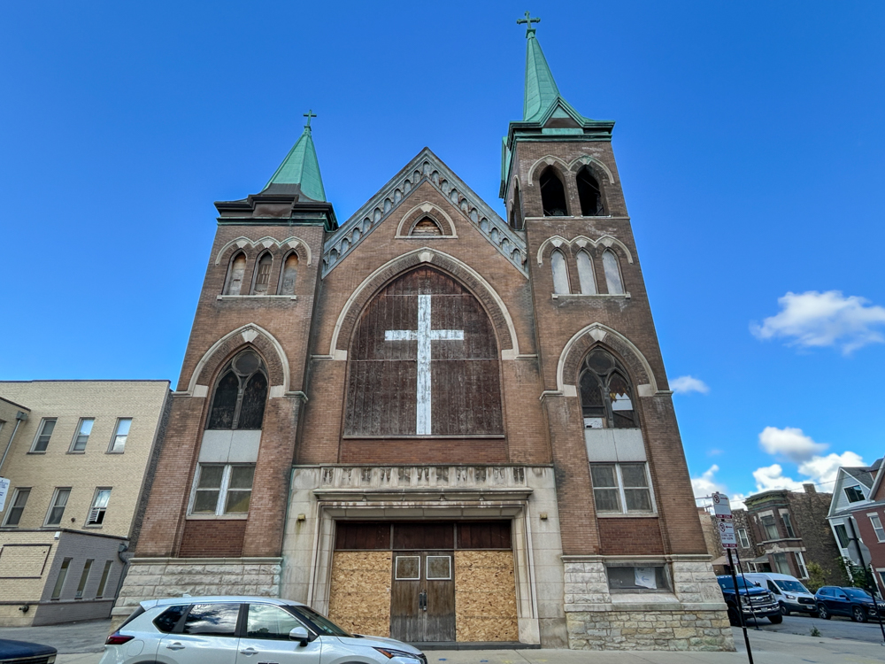 BuildingChi's tweet image. Another church, more SFRs
chicagoyimby.com/2025/11/anothe…