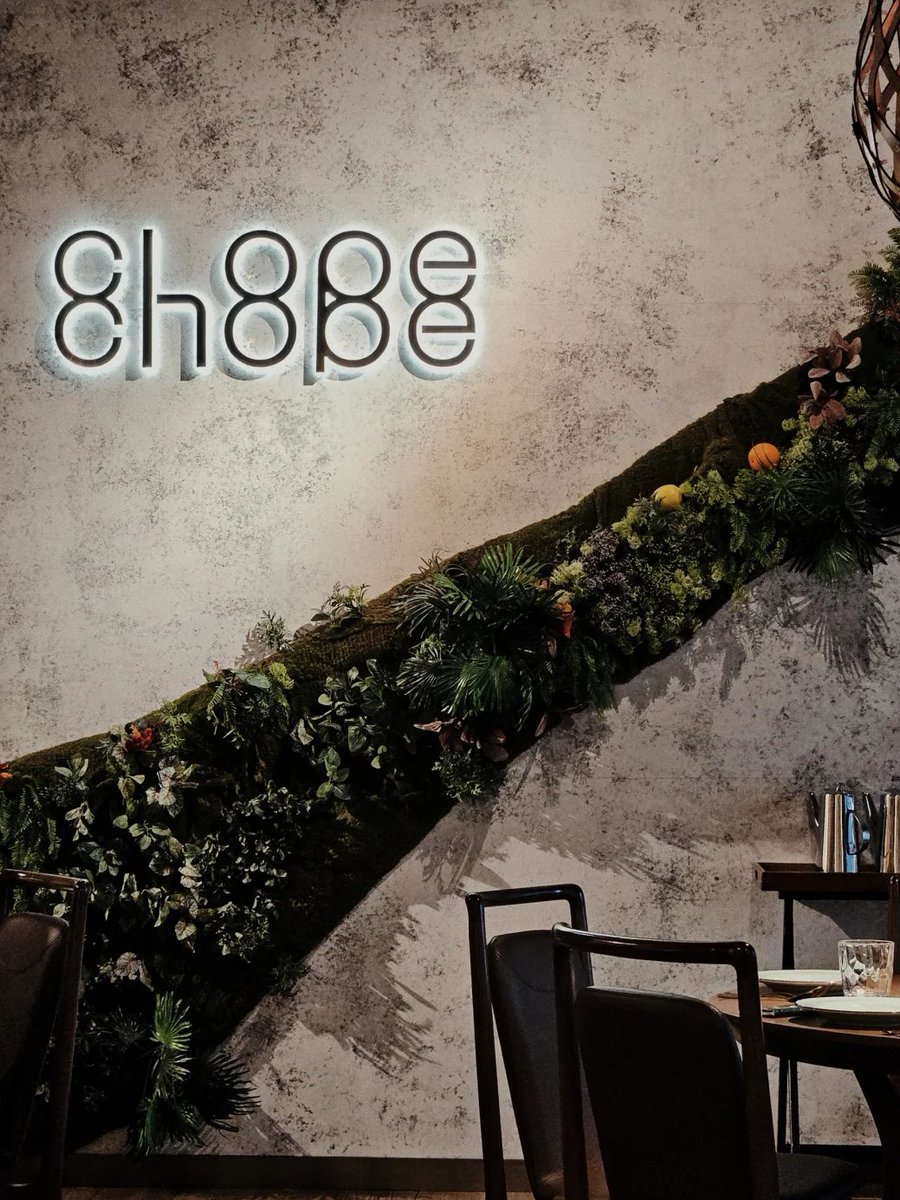 SeutterO23sha's tweet image. 有名なシェフ、ジミー・リンのミシュランレストランと言われています。
メインはシンガポールの味です。