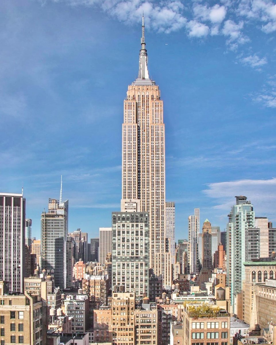 EmpireStateBldg's tweet photo. Good morning NYC

📷: newyorkcitykopp/IG https://t.co/RLxi5aAcHc