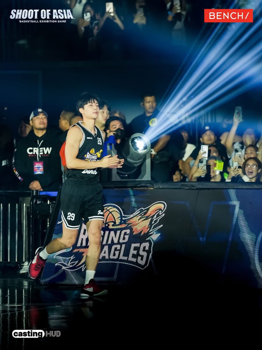 jsuhsource's tweet photo. 251029 - bench facebook update featuring #JOHNNY (5/6)

basketball player johnny is a whole movie. tall, smooth, confident…. he owns the court 🥹

#JOHNNY #쟈니 https://t.co/ygDfNRDLne