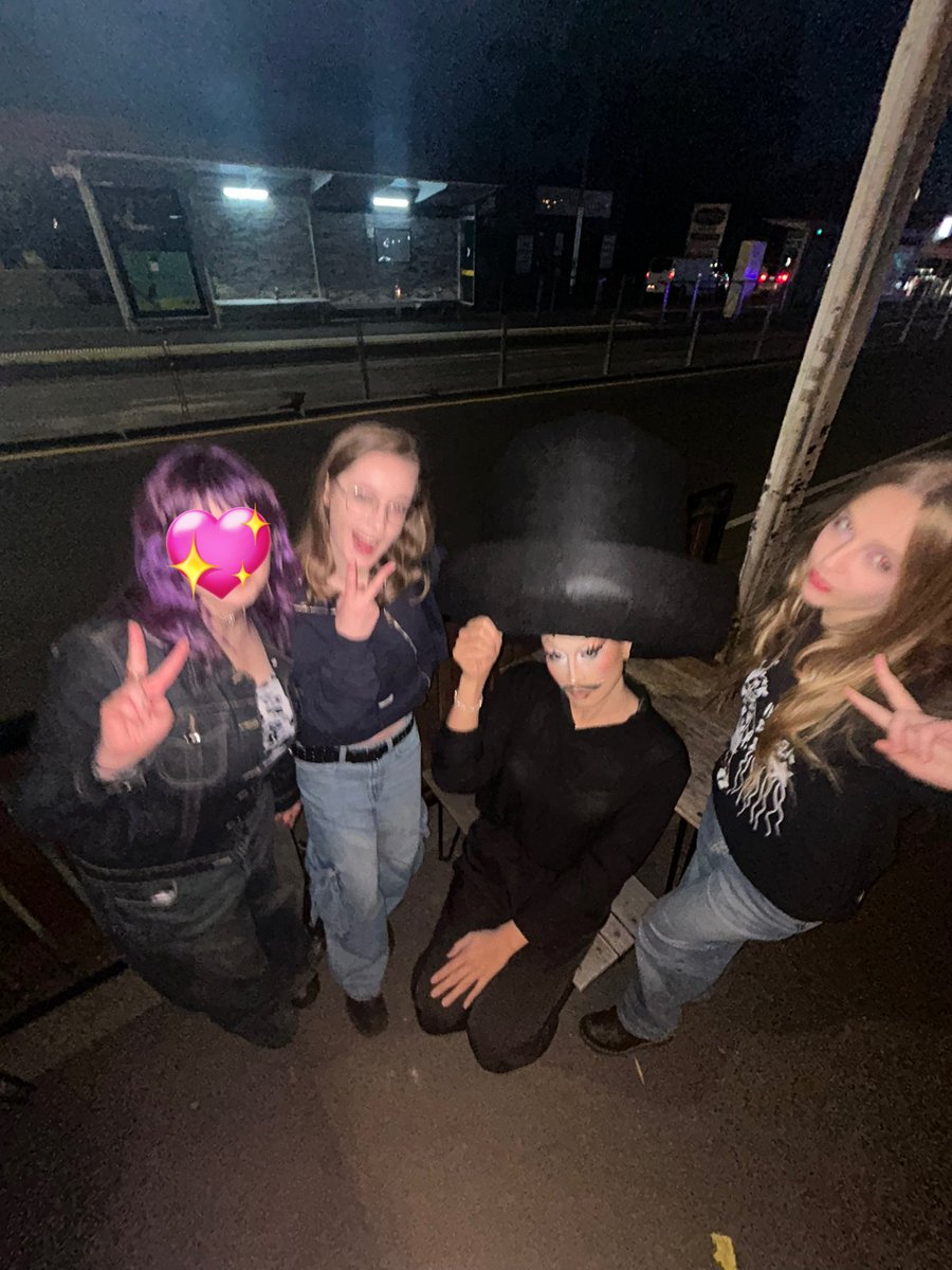 heliophxle's tweet image. oomfchella was fierce