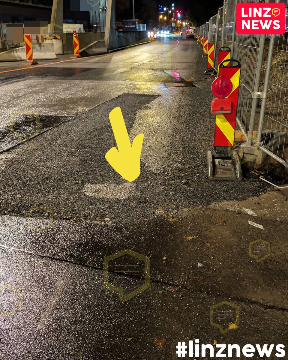 linzdotnews's tweet photo. 😡 AUFREGER!
⚠️ Eine Baustelle an der Donaulände auf Höhe Eishalle dürfte ein echter Felgenkiller sein.
🤬 Ein Leser zeigte sich nun mit der Qualität der provisorischen "Straße" wenig zufrieden.
📷 Leserfotos
#achtung #streets #linz #baustelle #felge https://t.co/6qo7BhlpqI