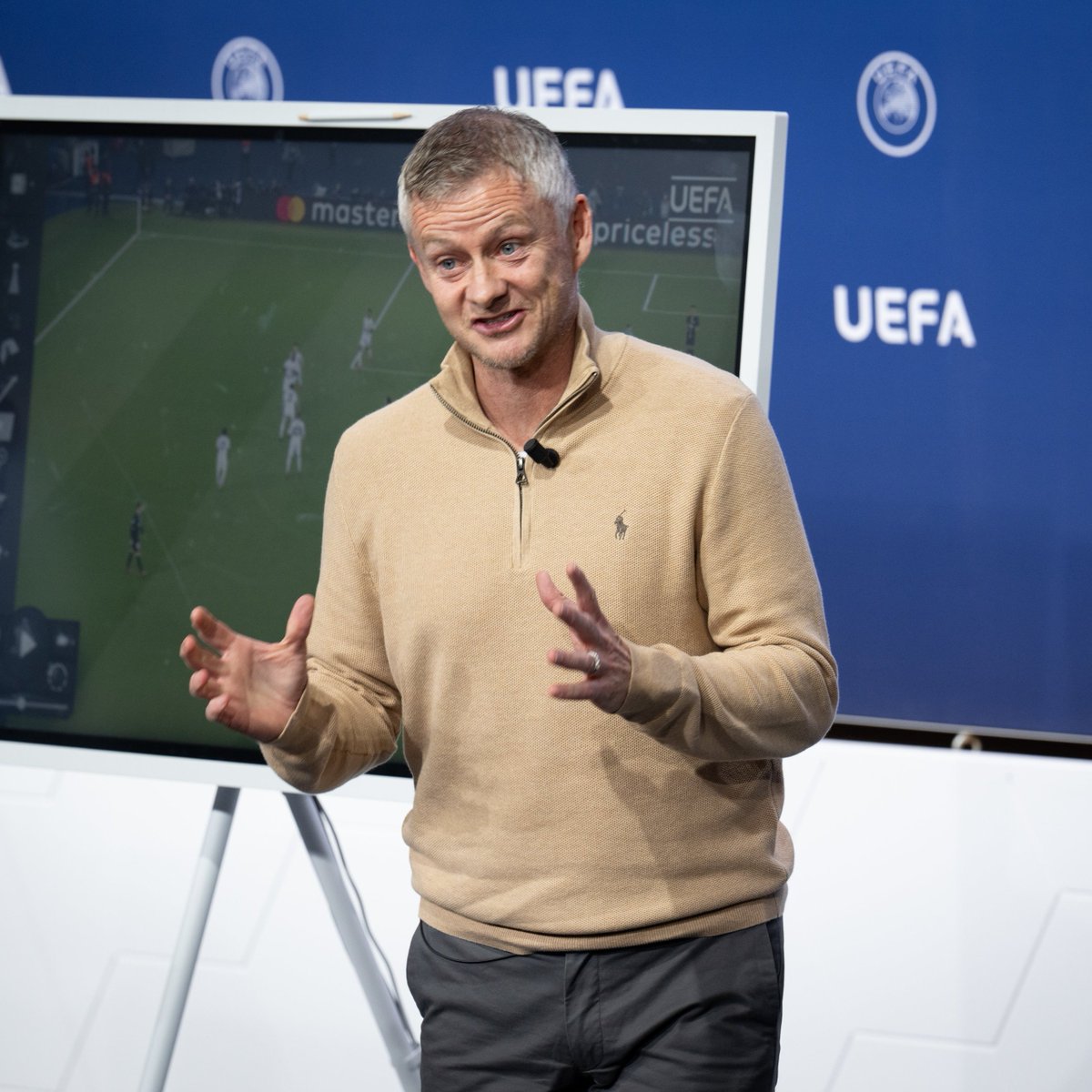 Ole Gunnar Solskjaer, UEFA tarafından İsviçre'nin Nyon kentinde organize edilen Pro Lisans eğitim programında eğitmen olarak yer aldı.