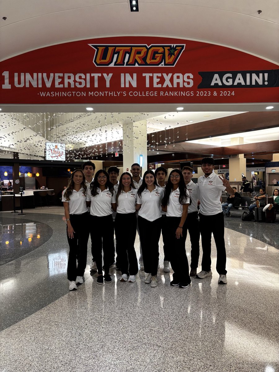 This sprightly group look ready to go! <a href="/UTRGV_TFXC/">UTRGV Track & Field/XC</a> members on the way to the Southland Cross Country Championships in Louisiana ✌🏾🟠✌🏾