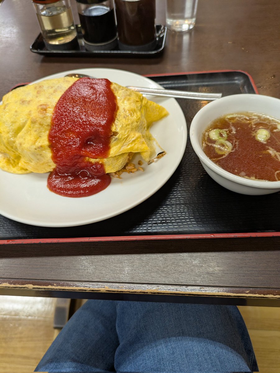 gleen_monkeys_h's tweet image. ヨネさんは疲れたのでオムライスを食べる