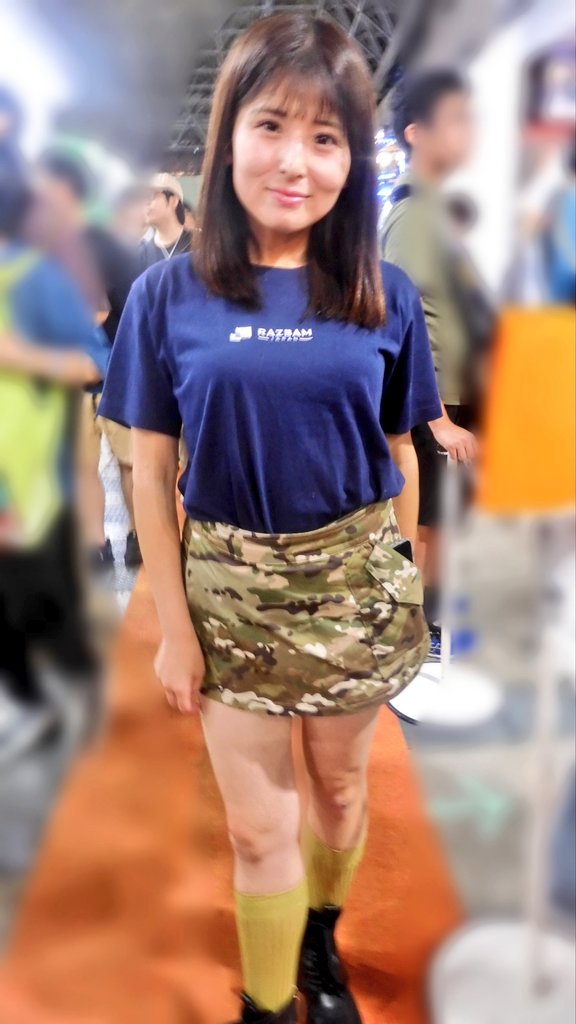 newingo14's tweet image. 2025.927.28 東京ゲームショウ
ゆみか(@yumikatekuteku )ちゃん
サッカーの話は、止まらんね…🤩
#TGS2025 
＃RAZBAM 
＃ゆみか