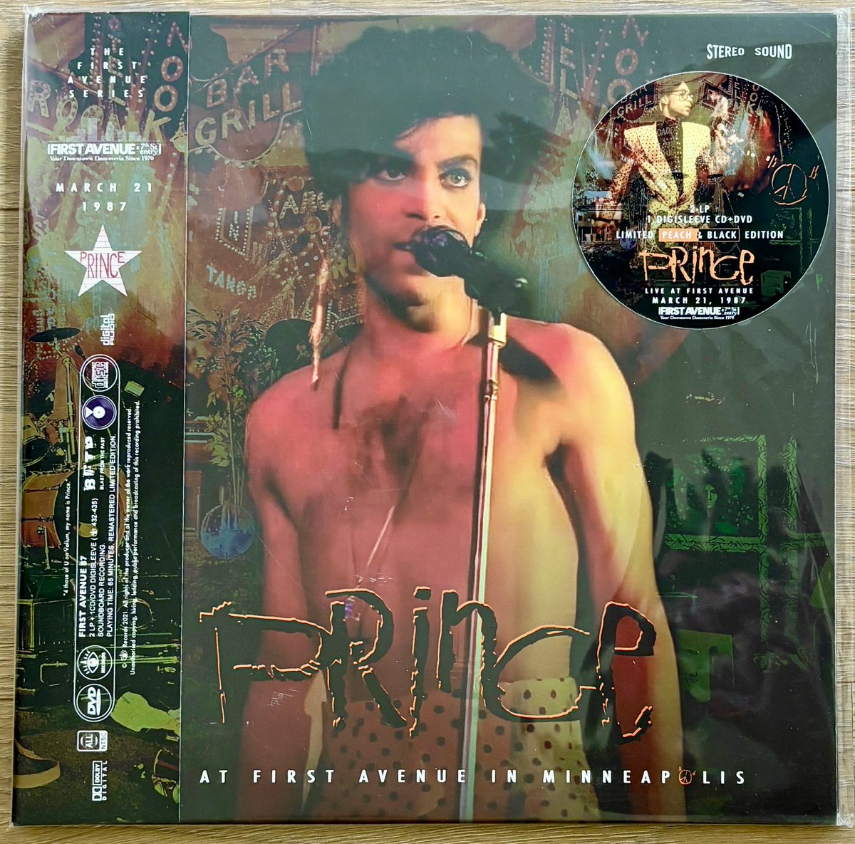 purplefunker's tweet photo. 🔥Prince • Live at First Avenue Minneapolis🔥
„4 Those Of You On Valium”…
The fabulous SOTT Tour Try-Out
March 21st 1987
Live at First Avenue Minneapolis
EYE Records
Peach and Black Vinyl 2LP
#NowPlaying #Prince4Ever
#Prince #EYERecords #VinylAddict https://t.co/bYLz5w8fgb
