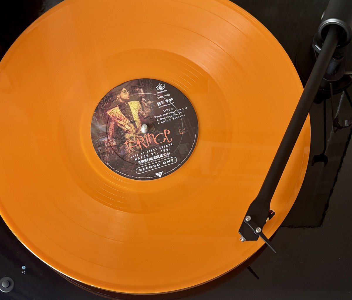 purplefunker's tweet photo. 🔥Prince • Live at First Avenue Minneapolis🔥
„4 Those Of You On Valium”…
The fabulous SOTT Tour Try-Out
March 21st 1987
Live at First Avenue Minneapolis
EYE Records
Peach and Black Vinyl 2LP
#NowPlaying #Prince4Ever
#Prince #EYERecords #VinylAddict https://t.co/bYLz5w8fgb