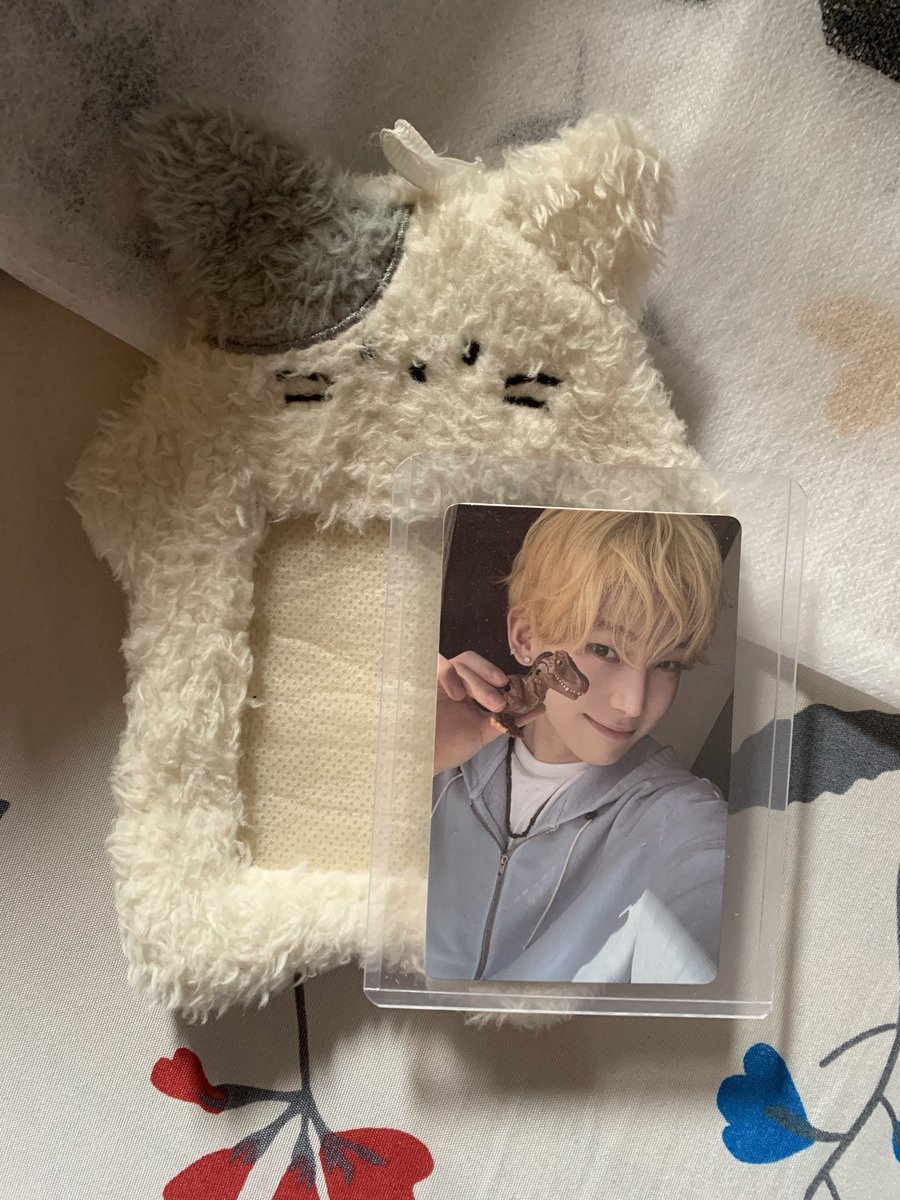 gnaynowgnuj_'s tweet image. engene, bantu RT dong huhu sejujurnya aku ga enak bgt bawa barang orang, tapi ga tega juga kalau kmrn ga di ambil, bantu temuin pemiliknya, ini ternyata ada 2 pc (jay dan sunoo) tp waktu aku temuin dia posisi jay yang depan, tolong banget pliss dm aku yang punya #FoundbyMoonChild