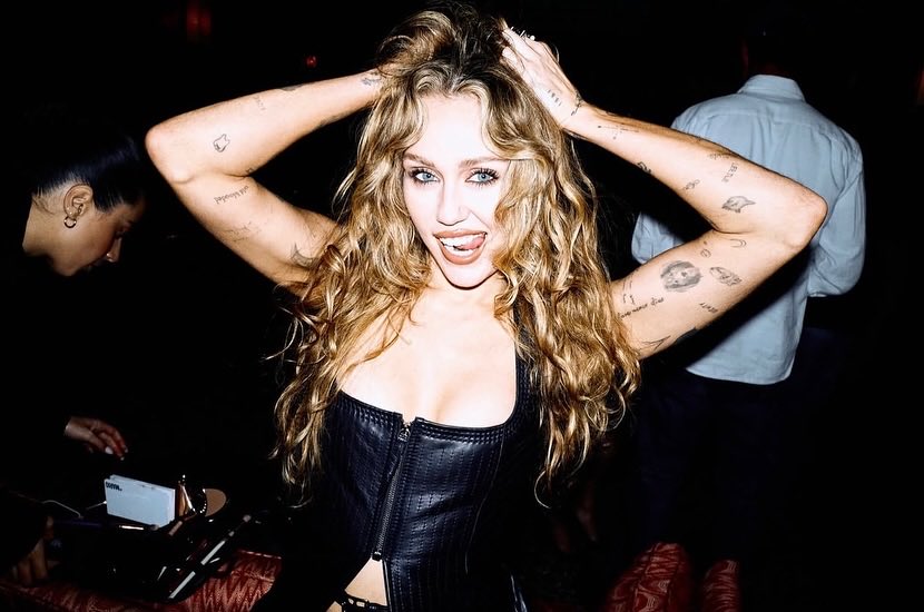 miley_archive's tweet image. 