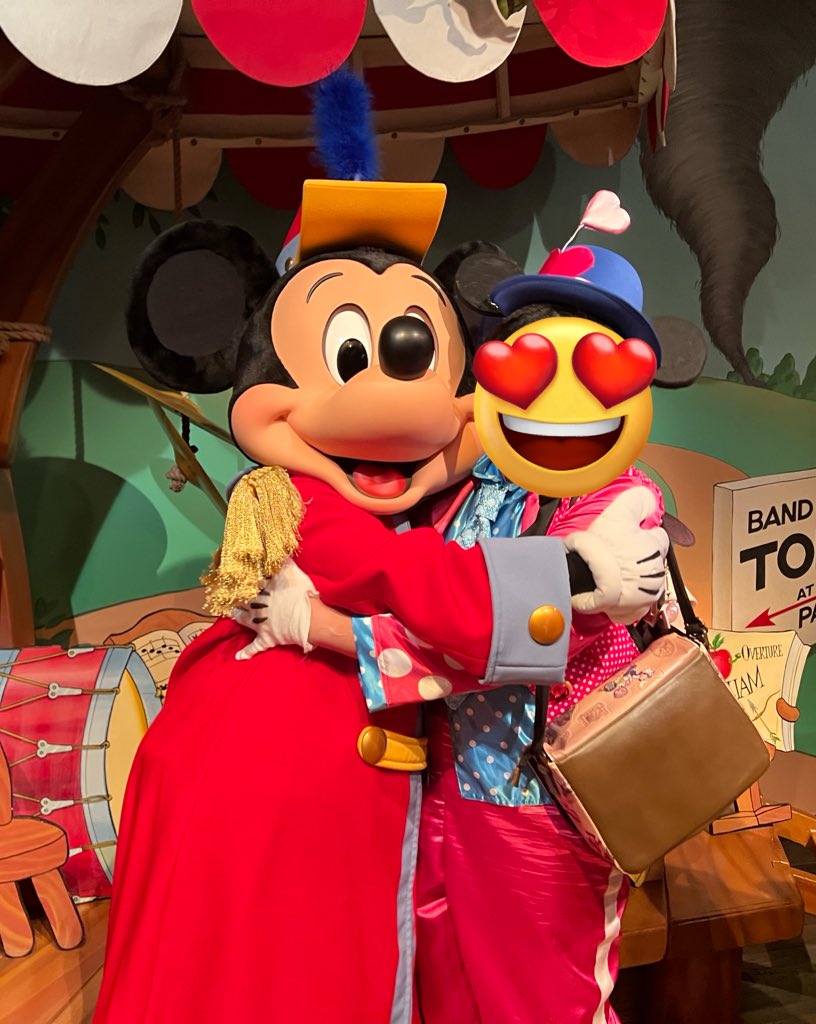 実はパルパルでインしておりました- ̗̀ 💞  ̖́
偶然にもお声がけ頂いてパルパル集合でお写真撮っていただけたのありがたすぎる…😭
これだからパークの仮装やめられないぜ
来年も絶対参加するぞ‼️
(お写真問題ありましたら消します)