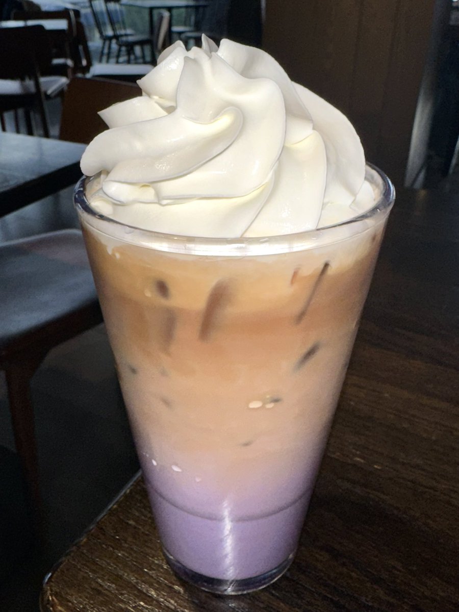 스타벅스 베르가못 콜드브루 오트밀크 변경(많이) 휘핑 추가 더달달하게마시고싶을때는초콜릿드리즐도휘핑밑에추가하는데진짜잘어울림완전최애메뉴향긋한데안과함