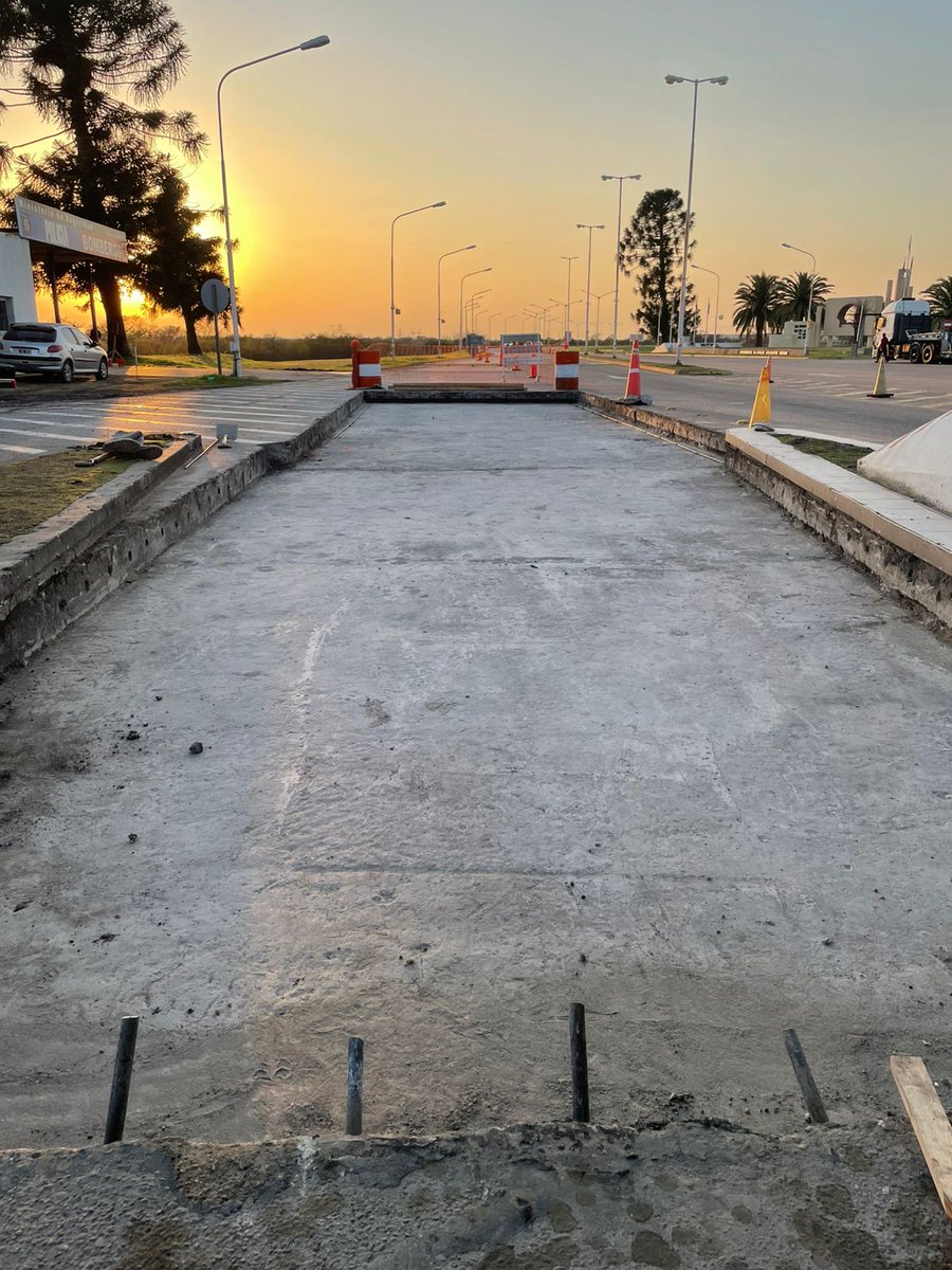 Tránsito normal en el #TúnelSubfluvial. 
Recordamos a los usuarios que siguen las obras de bacheo en la cabecera Santa Fe y en la cabecera Paraná. Por lo que se recomienda circular con precaución respetando las indicaciones en esas zonas.