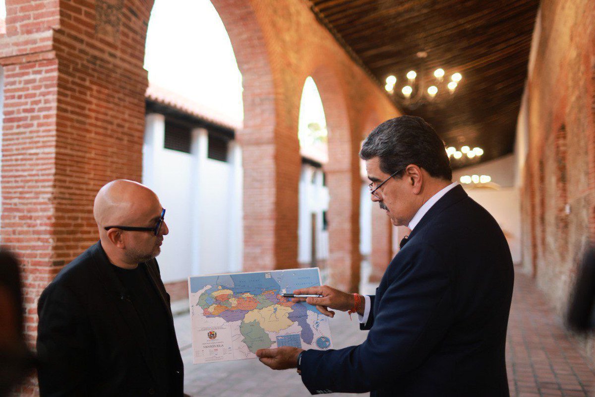 EmbaVESaudiA's tweet image. 🇻🇪Venezuela agradece la solidaridad de los líderes del Caribe ante el despliegue militar de EE.UU. en la región

El presidente de la República Bolivariana de Venezuela, @NicolasMaduro valoró la postura de la Conferencia Episcopal de las Antillas y de los líderes del CARICOM