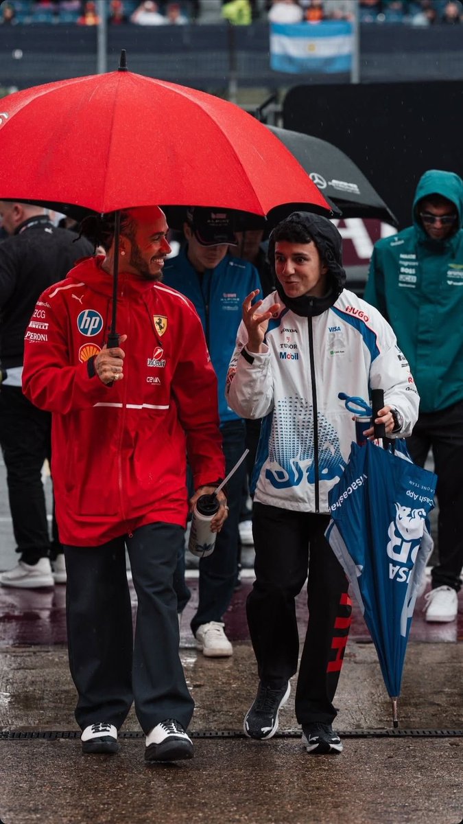 the way lewis always smiles when isack yaps so passionately 😭🤍

#LEWISHAMILTON #ISACKHADJAR