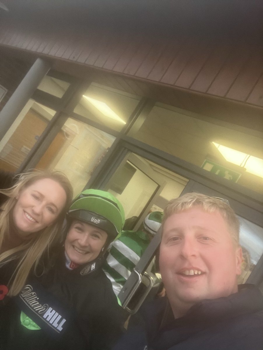 Sam_Martin96's tweet photo. More photos from yesterdays trip to @CatterickRaces with Jockey Ethan Tindall @jomason90 and @acmulrennan and trainer @BenHaslamRacing #flatfinale @YorkshireRacing https://t.co/4dHCEuSePY