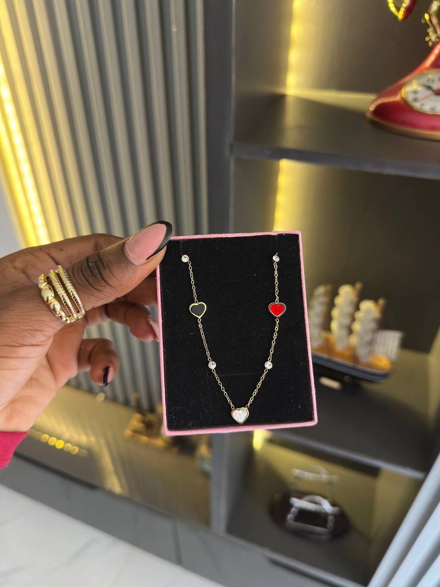 AccesoryGems's tweet image. Dainty necklaces available as seen
Price:#5000
Send a dm to order
Location:Lagos
Nationwide delivery 
Pls repost