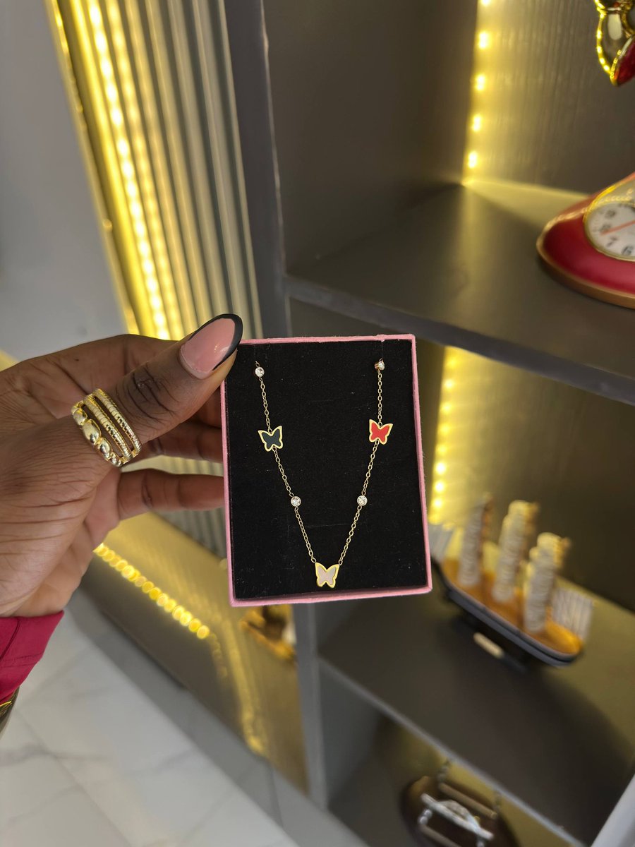 AccesoryGems's tweet image. Dainty necklaces available as seen
Price:#5000
Send a dm to order
Location:Lagos
Nationwide delivery 
Pls repost