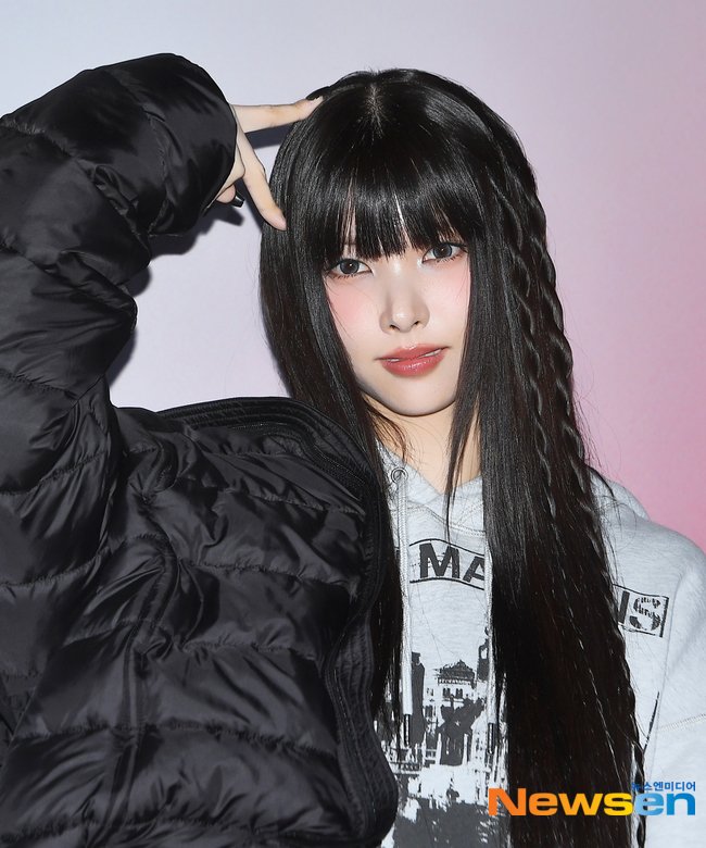 [📰] KMEDIA | 251029

#YUNAH at the H&amp;M x GLENN MARTENS Seongsu opening commemorative photo call event [2]

#ILLIT #아일릿 #윤아 #노윤아 #ユナ
<a href="/ILLIT_official/">ILLIT official</a> <a href="/ILLIT_twt/">ILLIT</a>