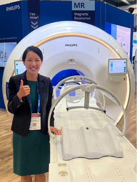 Applied_RadOnc's tweet image. Philips Unveils BlueSeal 1.5T MR for Radiation Treatment Planning at ASTRO
🔗 ow.ly/5jH850Xjn4n
“The BlueSeal magnet is truly transformative because it requires only seven liters of liquid helium, compared with the conventional 1,500 liters,” explained Sally Lin, Global…