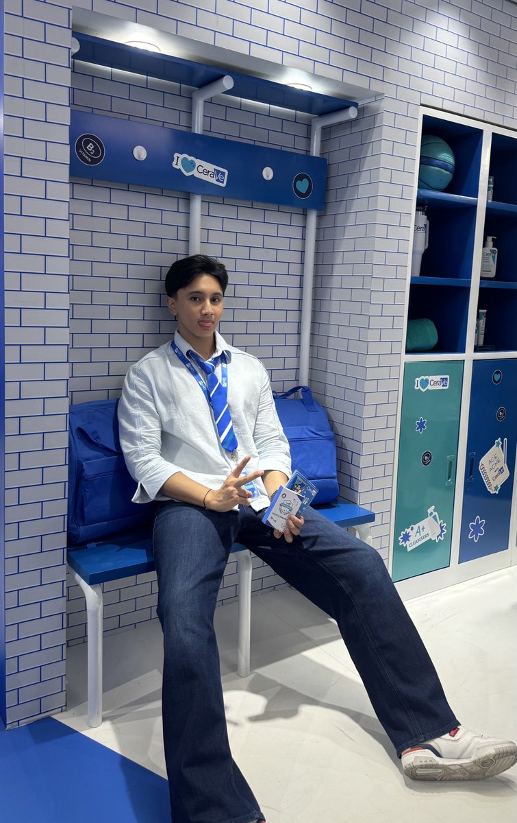 dannysreza's tweet photo. school boy https://t.co/TxfZ2XBb2o