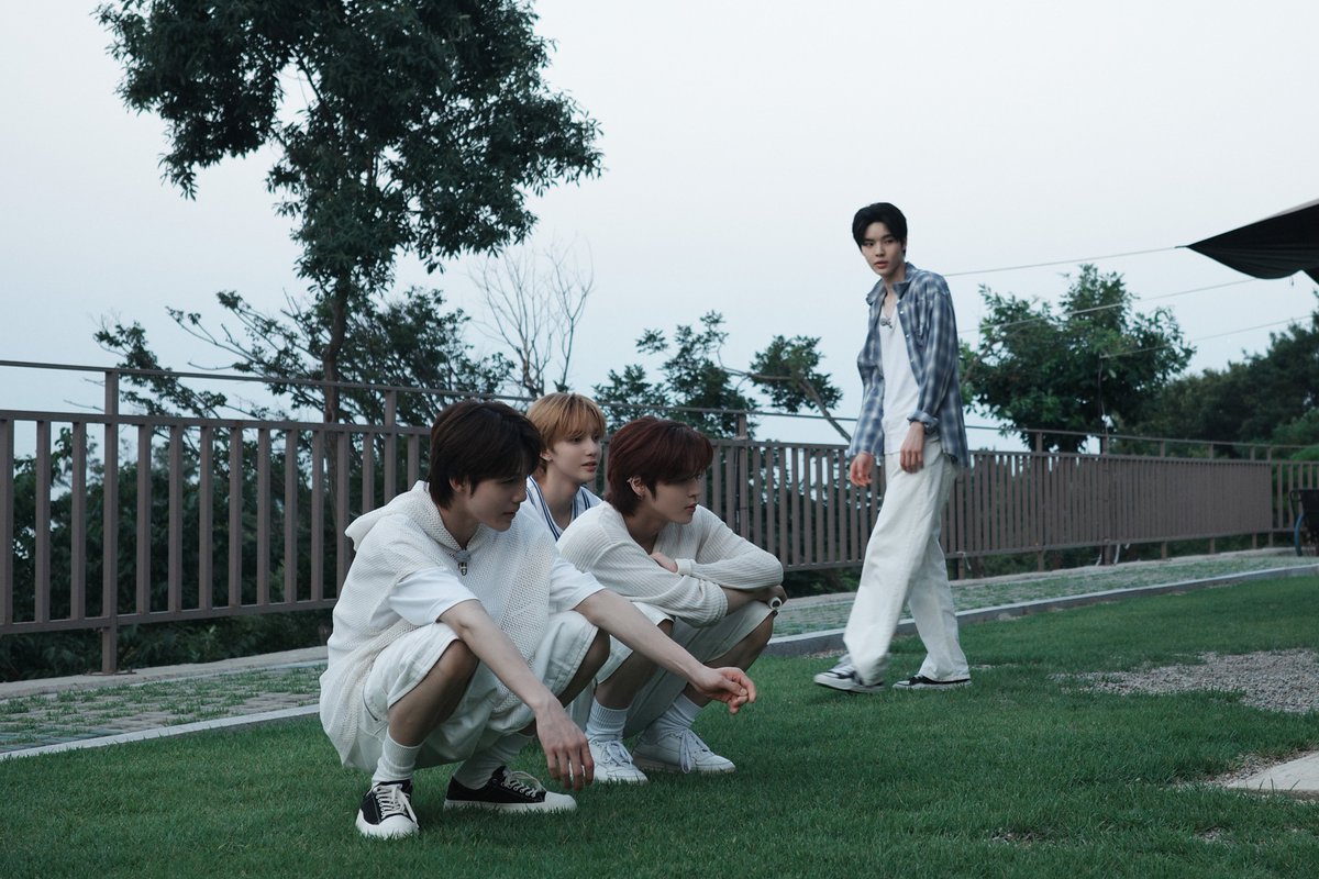 SMTOWN_Friends's tweet photo. 📸  Ep.3 Behind cuts #2

대기 시간을 즐기는 방법 
타타는 새가 무섭 TATA..🦅

#DANIEL #KASSHO #KACHIN #TATA #SMTR25 
#SM #Trainee #SM연습생동아리 #WOW! #SMTOWNFriends
@smtown @smtr25_official https://t.co/lpxIHk16Y2