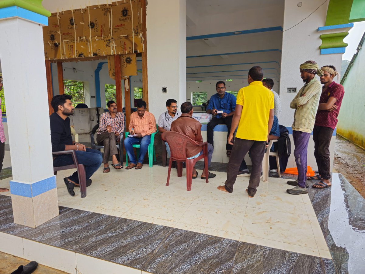 BdoGumma's tweet photo. Medical Team attending different shelters of Gumma Block opened during #CyclonicStorm #Montha @DM_Gajapati @CDO_ZP_GJP @rdmodisha @SRC_Odisha @PRDeptOdisha @IPR_Odisha @HFWOdisha #DisasterManagement https://t.co/VpNvZSmzUb