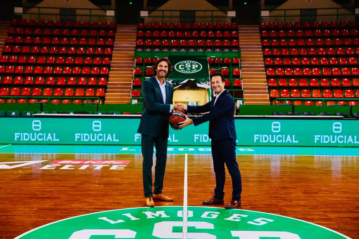 Fiducial's tweet photo. Depuis plus de 10 ans, FIDUCIAL est partenaire du @limogescsp, club emblématique du basket français, symbole d’excellence, de combativité et de passion sportive. #renouvellement #Partenariat #Basket #LimogesCSP #FIDUCIAL https://t.co/Z0KYWfEMQK
