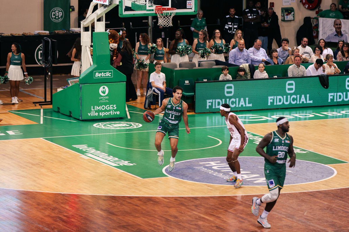 Fiducial's tweet photo. Depuis plus de 10 ans, FIDUCIAL est partenaire du @limogescsp, club emblématique du basket français, symbole d’excellence, de combativité et de passion sportive. #renouvellement #Partenariat #Basket #LimogesCSP #FIDUCIAL https://t.co/Z0KYWfEMQK