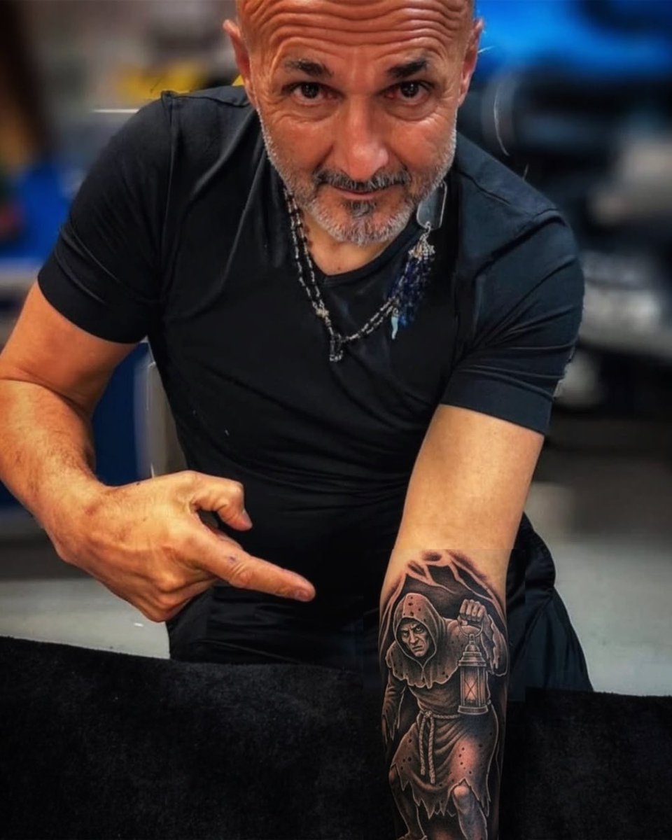 ilducarocco's tweet photo. Risolto finalmente il nodo principale del contendere, oggi si chiuderà la trattativa Juventus Spalletti.
Un nuovo gobbo da insultare è pronto per il mercato ❤️ https://t.co/hx5a1t5ldj