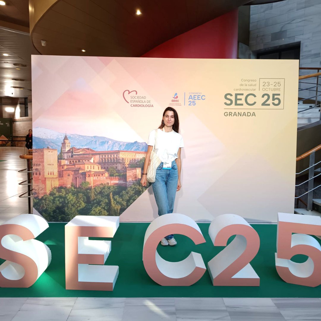 CMedicoAsturias's tweet photo. Nuestra compañera Susana Guisuraga, enfermera del Área Quirúrgica y de Hemodinámica del HCMA, participó en el #SEC25 en Granada.
Un encuentro multidisciplinar sobre los últimos avances en prevención, diagnóstico y tratamiento de las enfermedades cardiovasculares. https://t.co/Gk9W4x6CYr